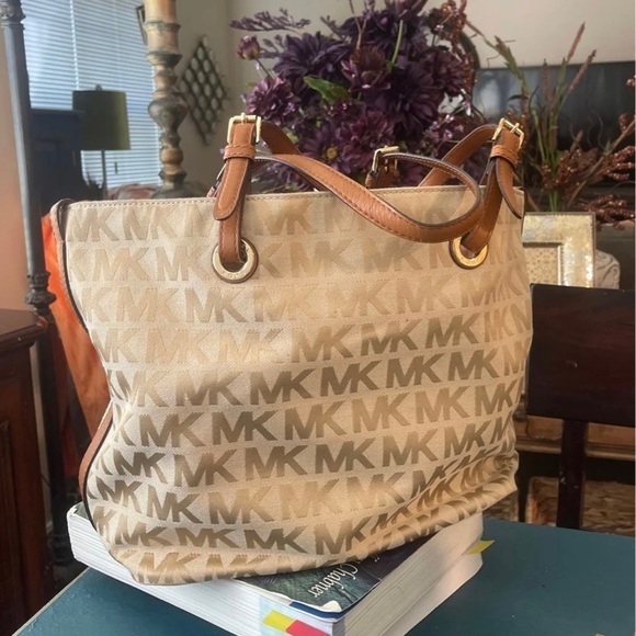 NWOT Michael Kors Jet Set Tote bag - Picture 2 of 5